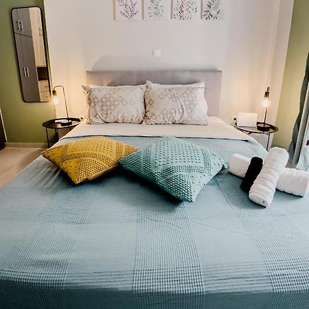 Metro Chic Haven: Modernized Urban Studio Near The Tram Atenas Exterior foto