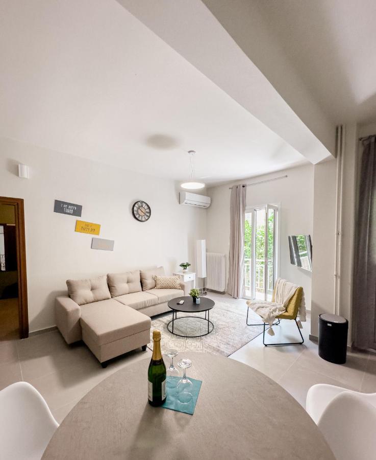 Metro Chic Haven: Modernized Urban Studio Near The Tram Atenas Exterior foto