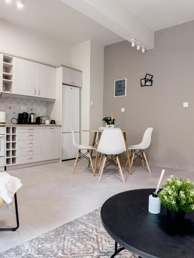 Metro Chic Haven: Modernized Urban Studio Near The Tram Atenas Exterior foto