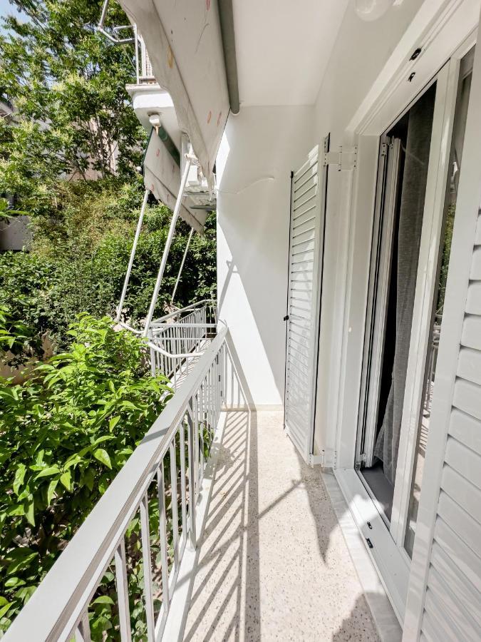 Metro Chic Haven: Modernized Urban Studio Near The Tram Atenas Exterior foto
