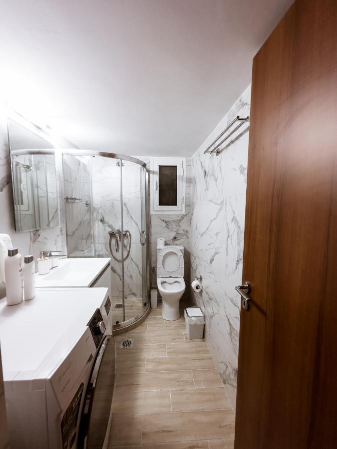 Metro Chic Haven: Modernized Urban Studio Near The Tram Atenas Exterior foto