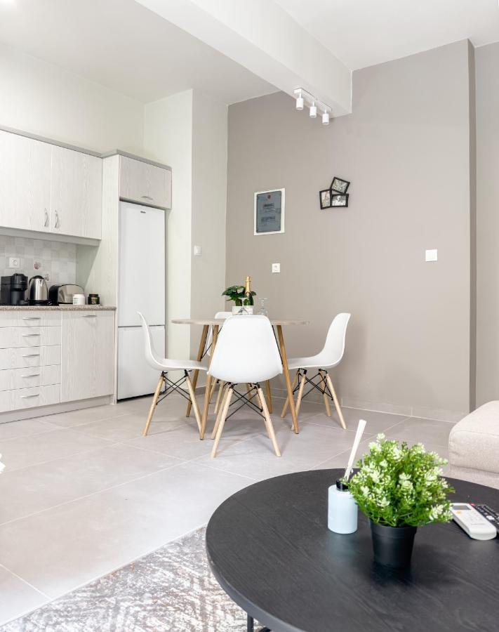 Metro Chic Haven: Modernized Urban Studio Near The Tram Atenas Exterior foto