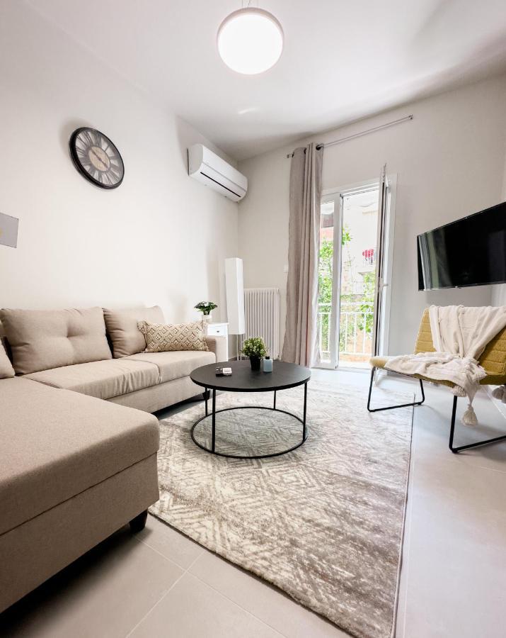 Metro Chic Haven: Modernized Urban Studio Near The Tram Atenas Exterior foto