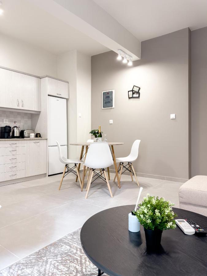 Metro Chic Haven: Modernized Urban Studio Near The Tram Atenas Exterior foto