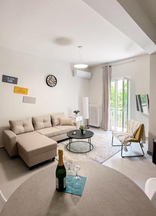 Metro Chic Haven: Modernized Urban Studio Near The Tram Atenas Exterior foto